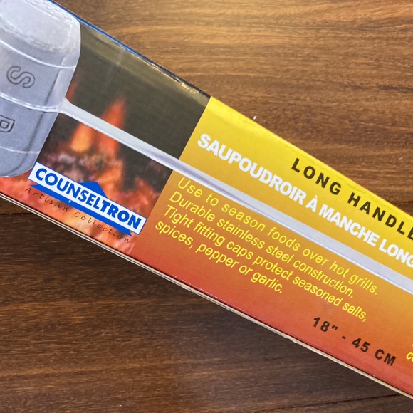 NWT BBQ Shaker + GrillStone Cleaning Block - Picture 3 of 4